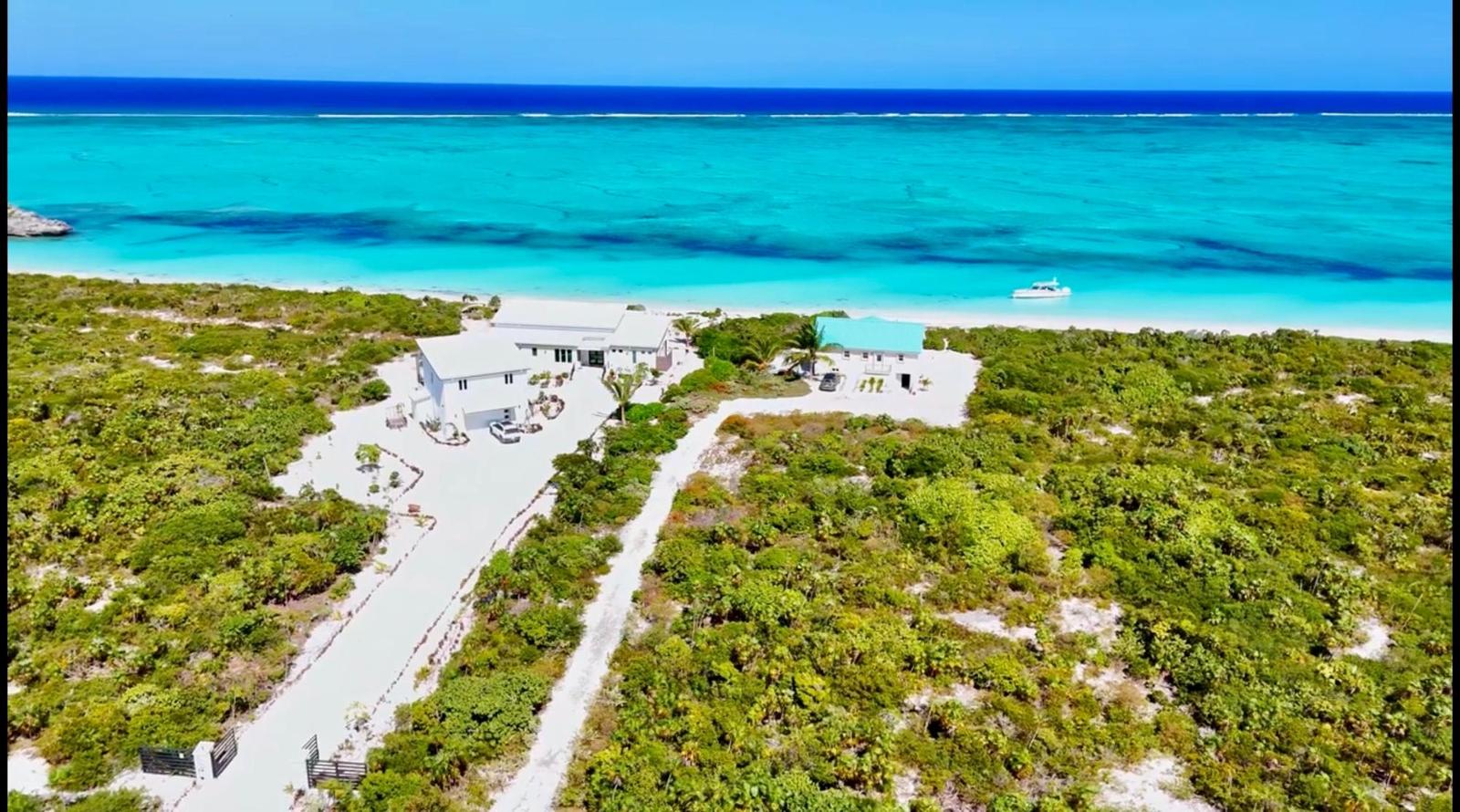 Wild Orchid Villa - 5 Bedroom Beachfront Property in North Caicos — photo 4