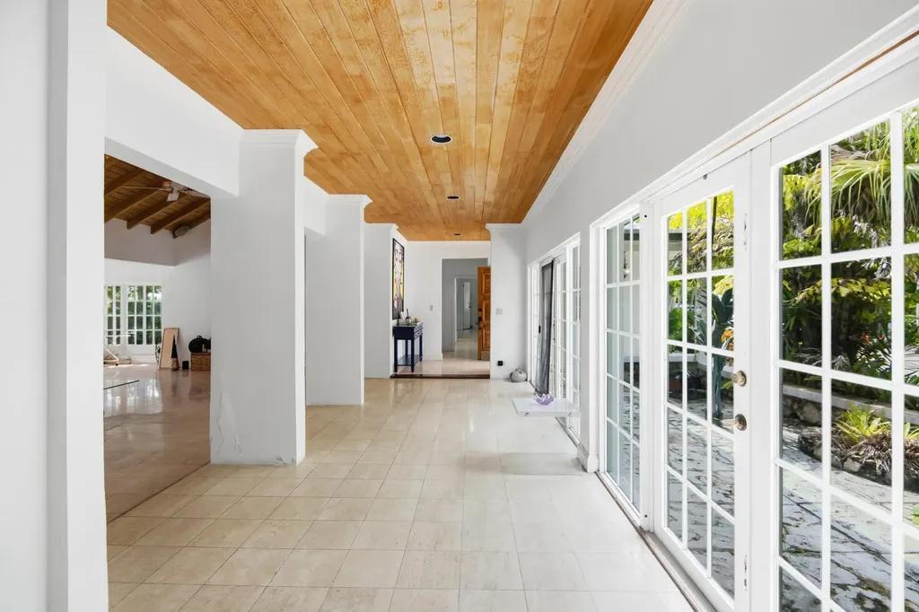 4-bedroom house in Paradise Island with water views — photo 4