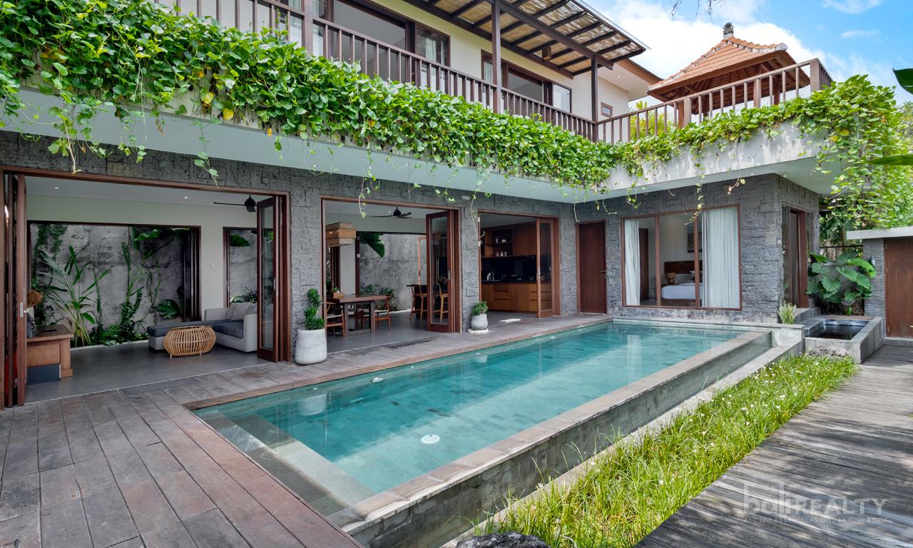 Freehold 5 Bedroom Villa With Two Adjoining Units in Prime Batu Bolong - Canggu! — photo 1