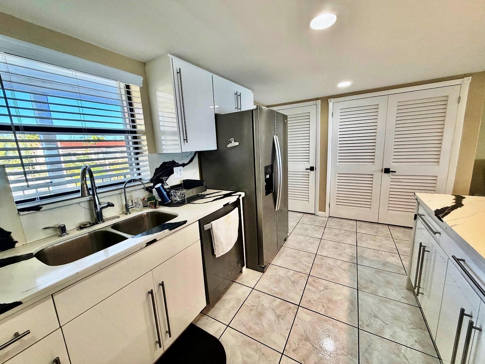 2 bedroom Apartment for sale — PORT OF CALL VILLAS — photo 4