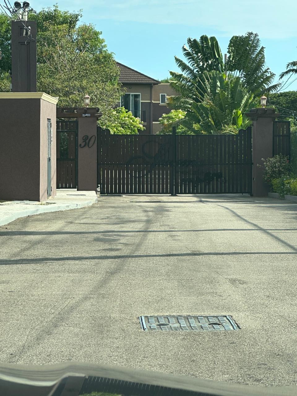 HOPEFIELD AVENUE Kingston & St. Andrew Kingston 10 — photo 1