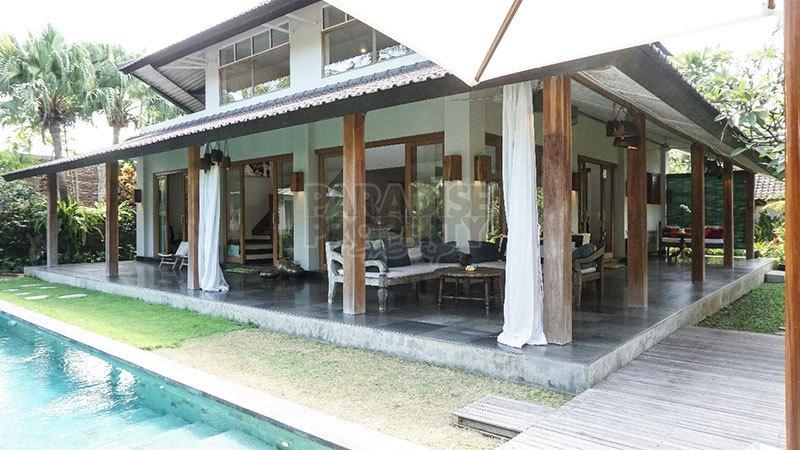 Outstanding Luxury Villa with 3 Bedrooms for Sale in Central Canggu Area — photo 2
