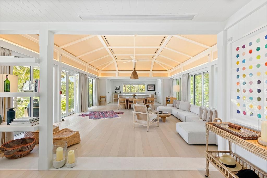5 bedroom property for sale — Whale Tail Villa in Norman’s Cay — photo 1