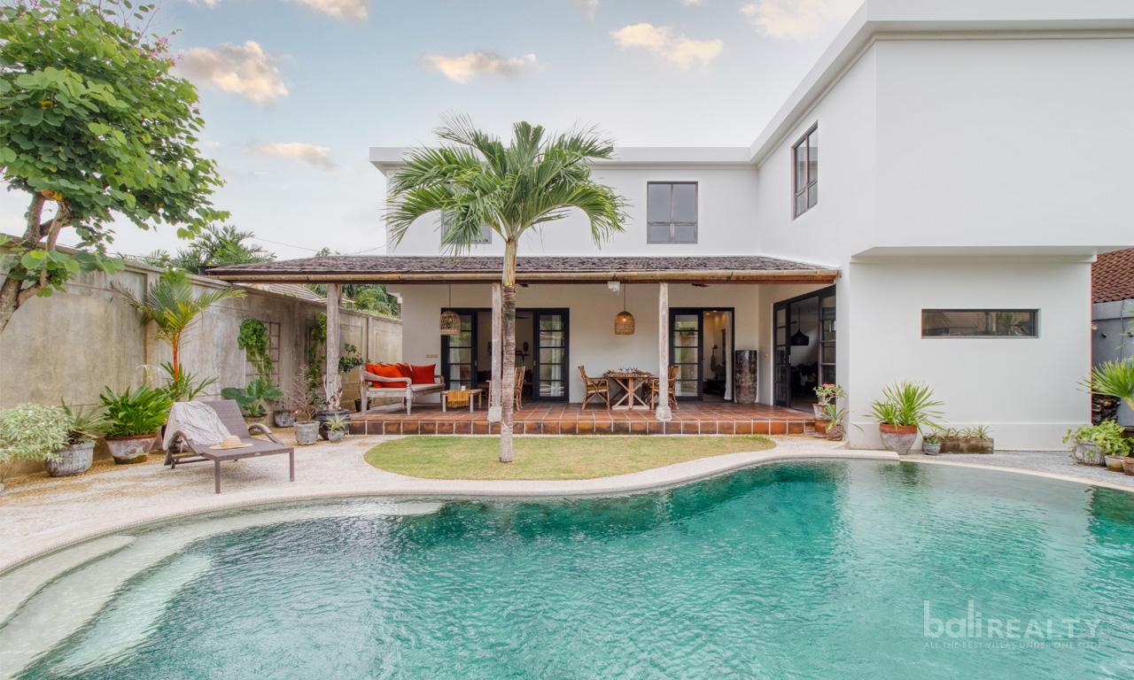 Modern 3 Bedroom Villa With High Quality Construction In Prime Seminyak Location — photo 3