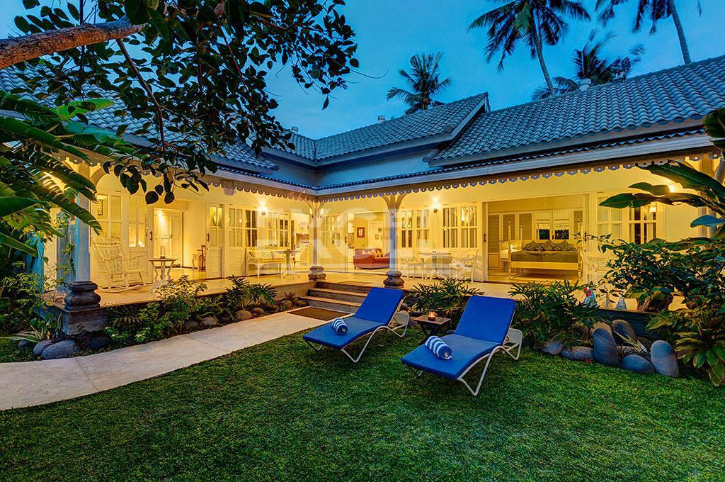 Top Notch 4 Bedroom Luxury Villa 75 Meters from a Pristine White Sand Beach — photo 3