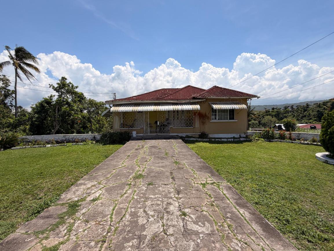 Highgate Jamaica 6BR Home — photo 1