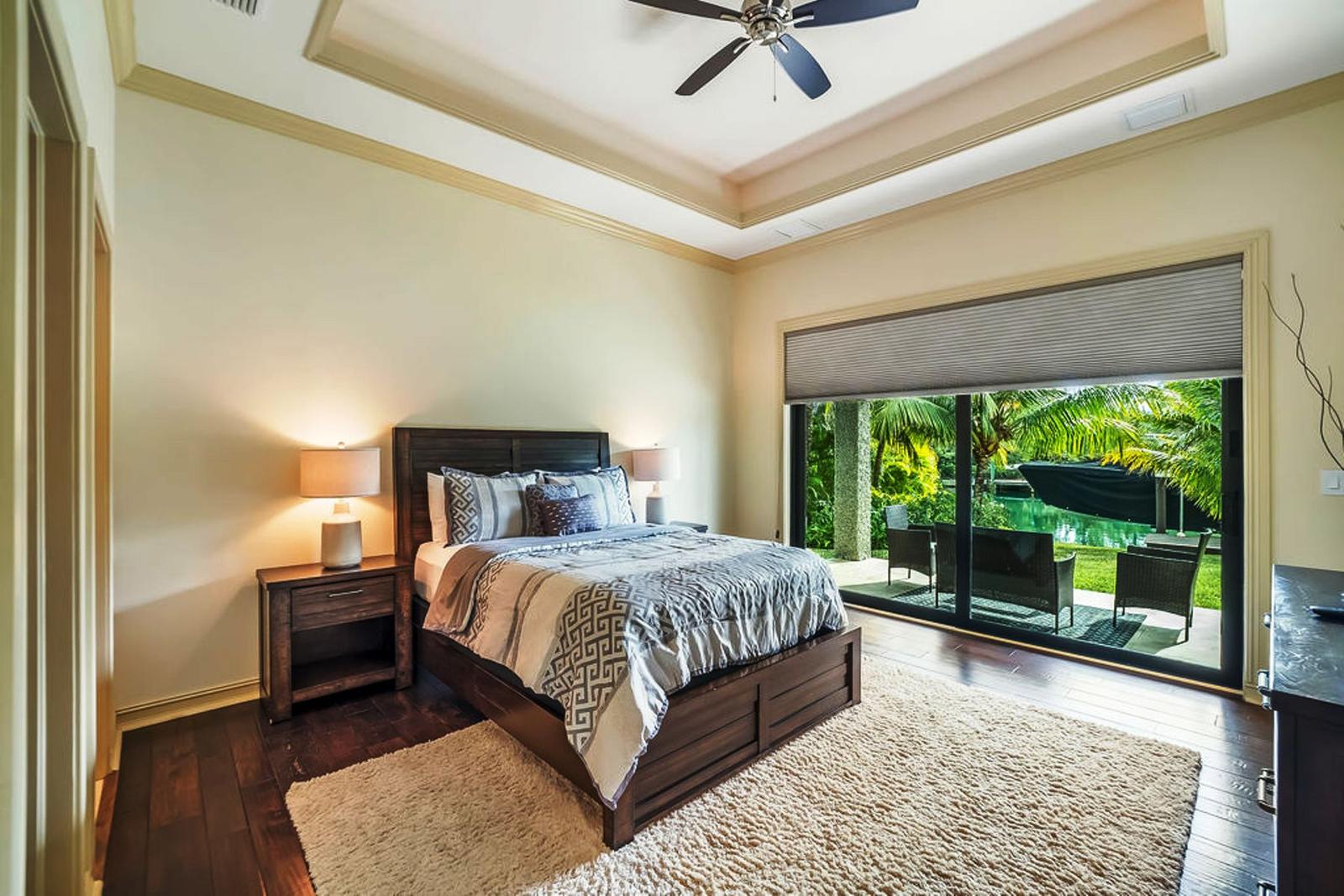 Exclusive Waterfront Living, Pool, Style & Turn-Key Luxury — photo 5