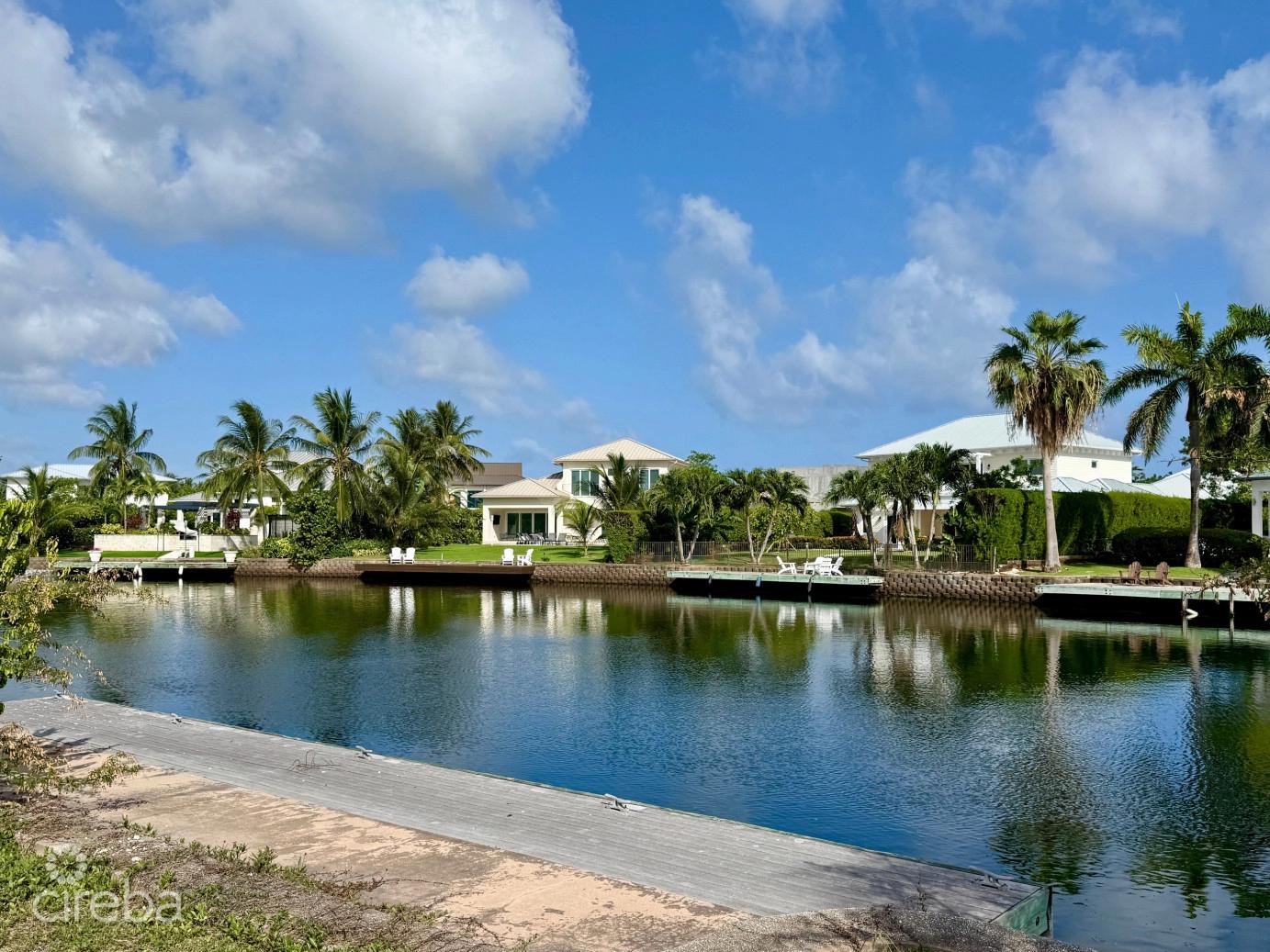 Superb Canal Front Lot On Peaceful Close — photo 2