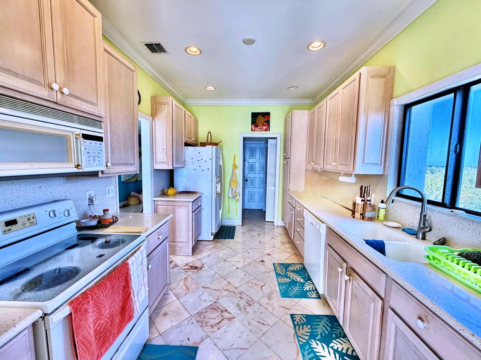 2 Bedroom Penthouse Condo for Sale, Silver Point Condos, Lucaya Beach, Freeport, Grand Bahama, Bahamas — photo 3