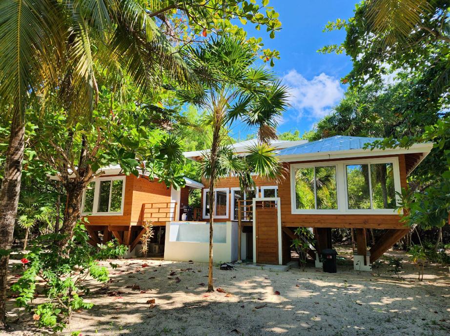 Caufield Beach Cottage on Roatan Island — photo 2