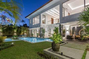 PRICE REDUCED !!! Impeccable 3 Bedroom Luxury Villa in Nyanyi – Freehold — photo 1