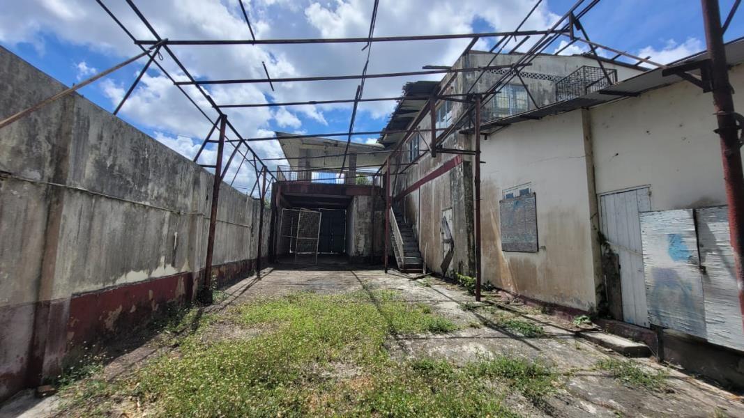 Commercial Fixer upper Preysal Busy road — photo 2