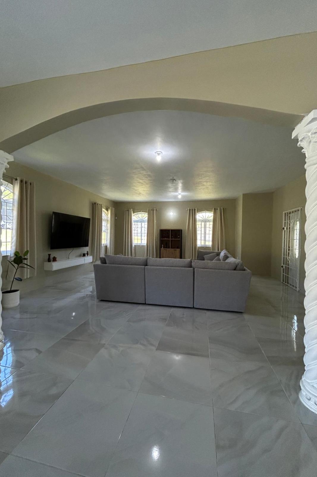 6 Bedroom Estate for Sale, Content, Adelphi, Saint James, Jamaica — photo 5