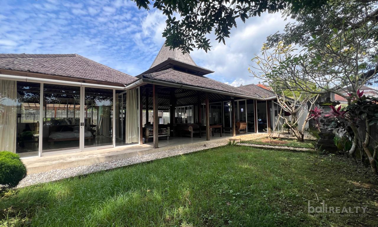 Attention Renovators: Classic Three-Bedroom Joglo Villa with Freehold Title in Peaceful Gianyar – 2756 — photo 3