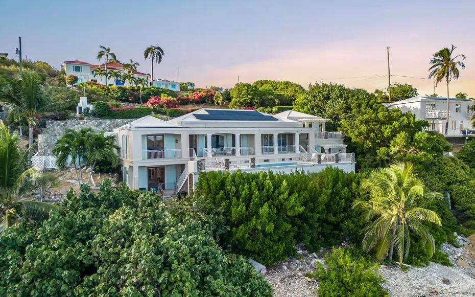 Shoreline Villa: Waterfront Luxury in St. Thomas — photo 2