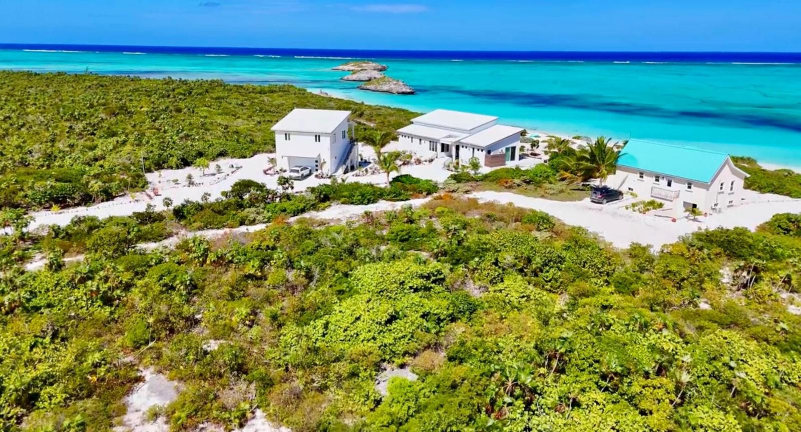 Wild Orchid Villa - 5 Bedroom Beachfront Property in North Caicos — photo 3