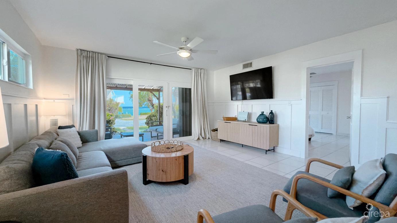 Caribbean Paradise, Beachfront Condo in the Cayman Islands — photo 2