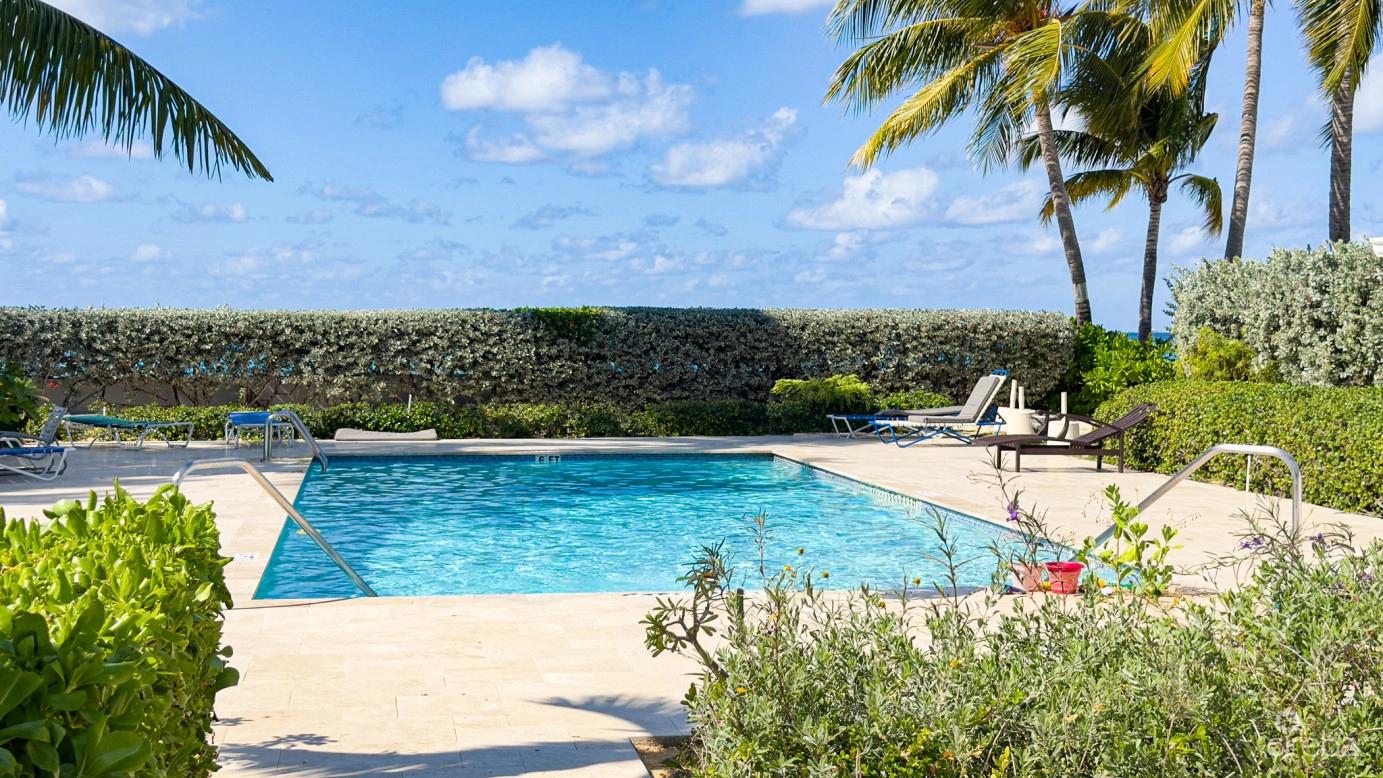 1 Bedroom Beachfront Condo in Island Pine Villas, Grand Cayman — photo 4