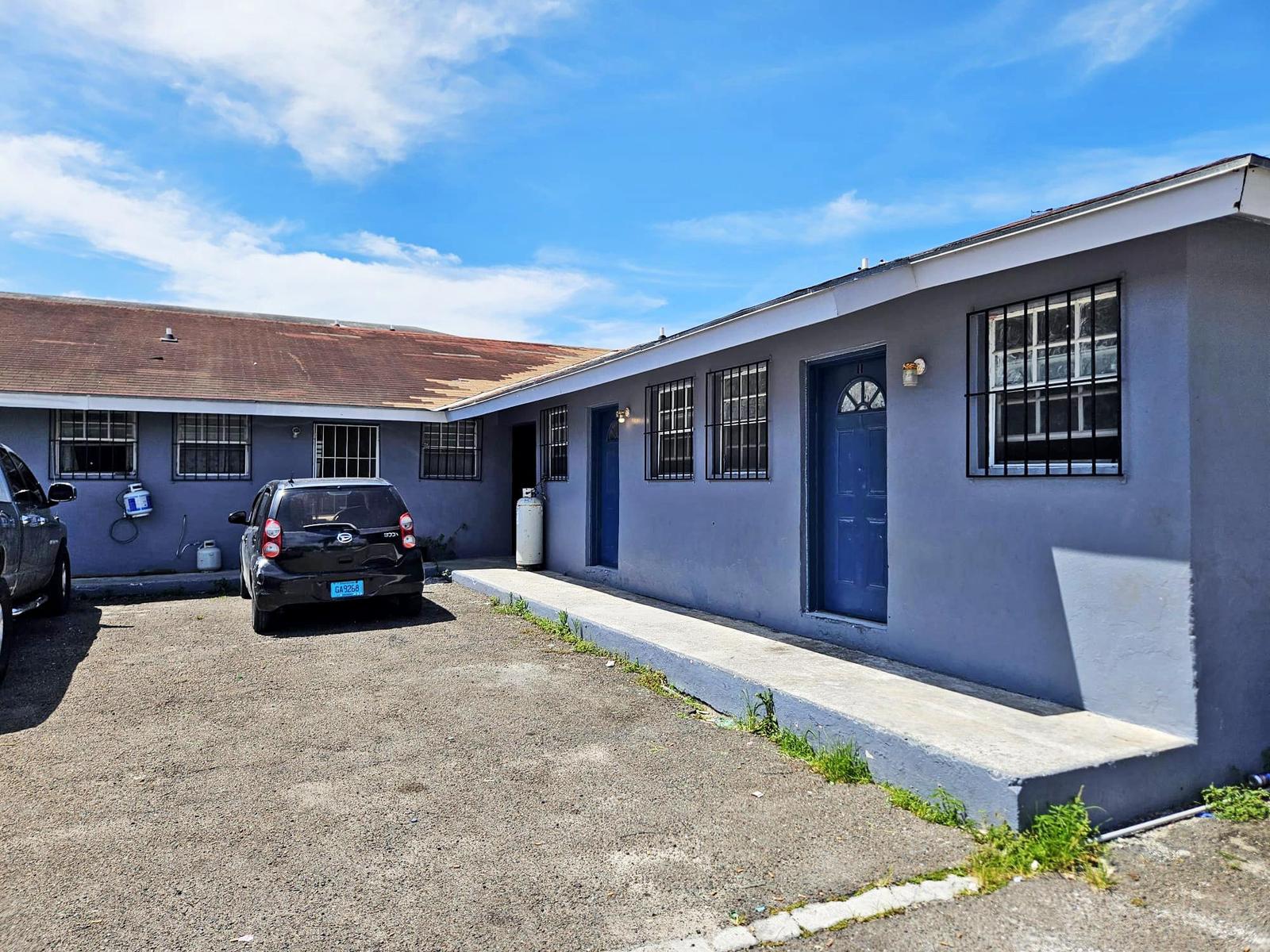 11 bedroom Apartment for sale — 4 & 5 CARMEN CLOSE SUB. ROAD in Nassau / New Providence, The Bahamas — photo 2