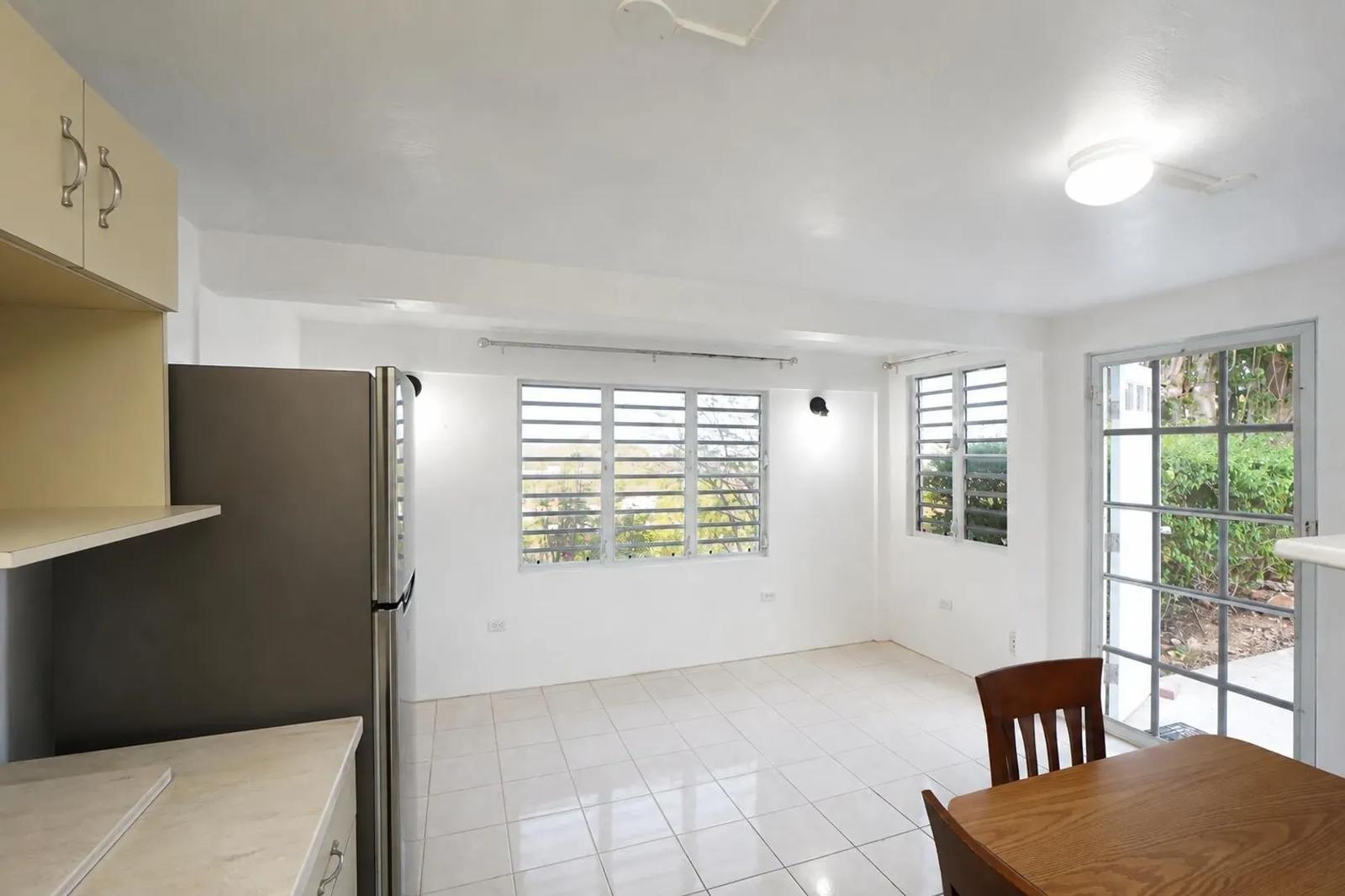 1 Bed Apartment in Bolongo Bay — photo 3