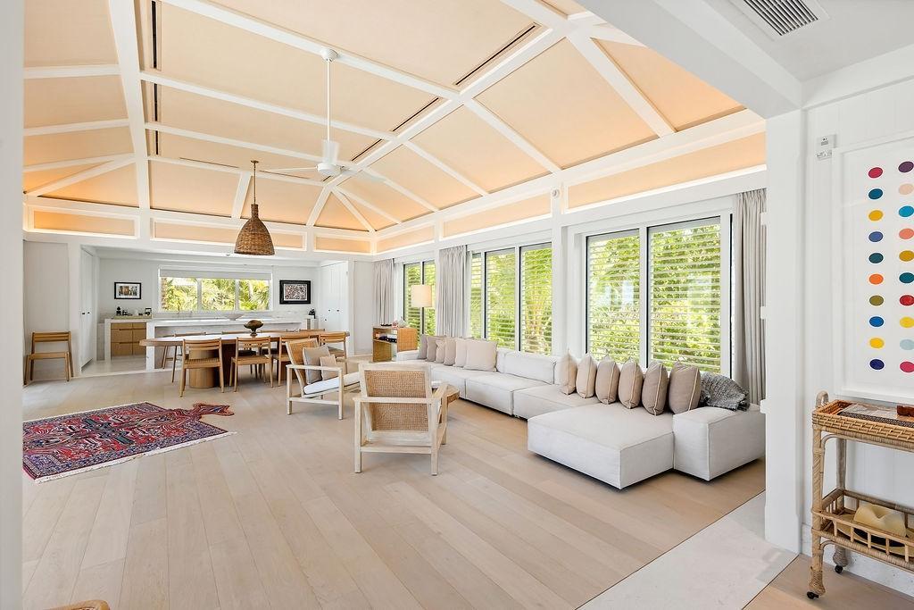 5 bedroom property for sale — Whale Tail Villa in Norman’s Cay — photo 5