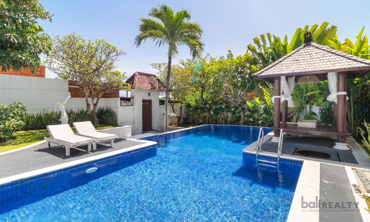 Three-Bedroom Spacious Villa in Bumbak — photo 3