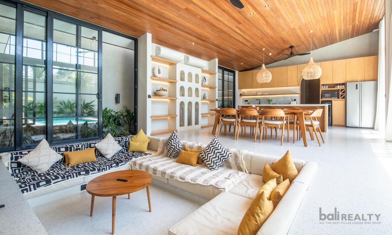 Five-Bedroom Villa with European Tropical Flair, Near Bingin Beach — photo 5