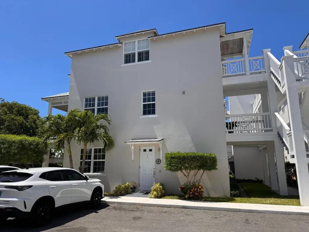 3-bedroom condominium in Anchorage Palm Cay — photo 1