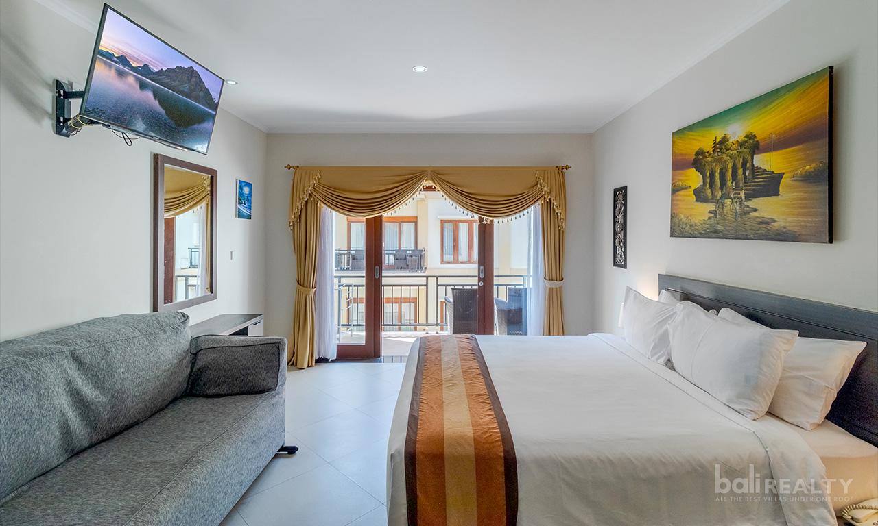 Modern 1-Bedroom Studio Deluxe: Fully Renovated Turnkey Investment in Prime Kuta – 2726 — photo 3