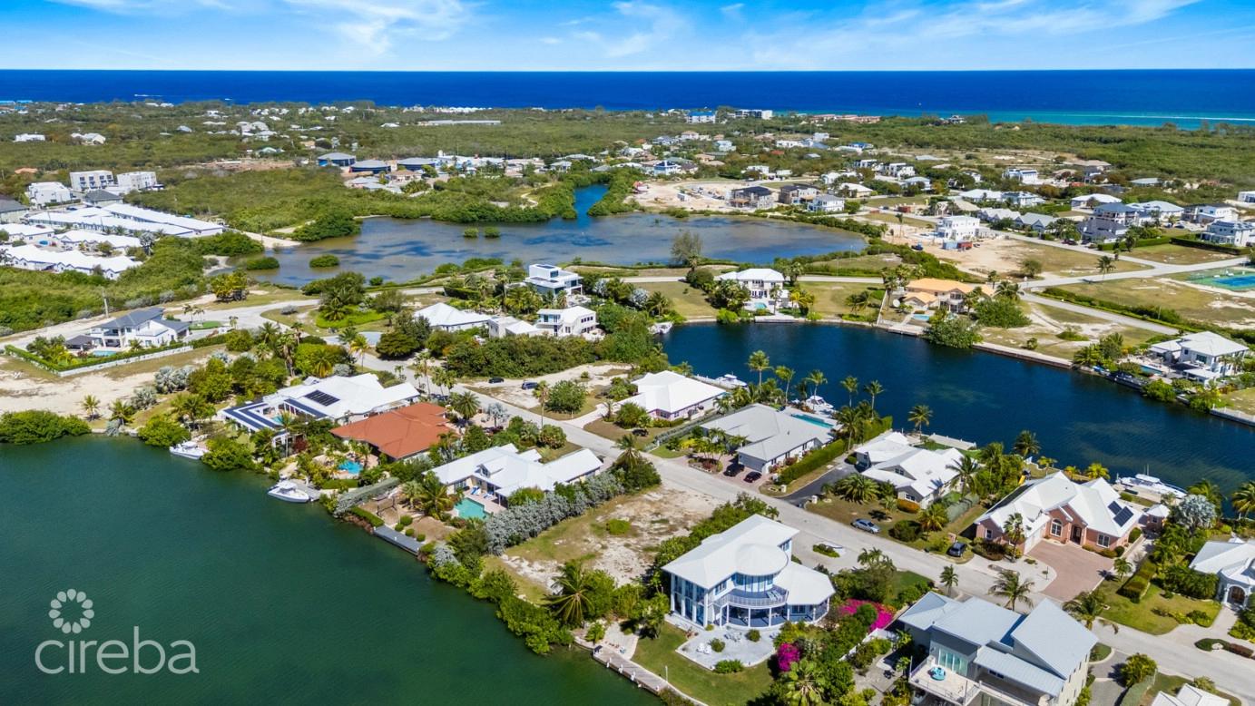 The Shores Canal Front Lot in The Cayman Islands — photo 5