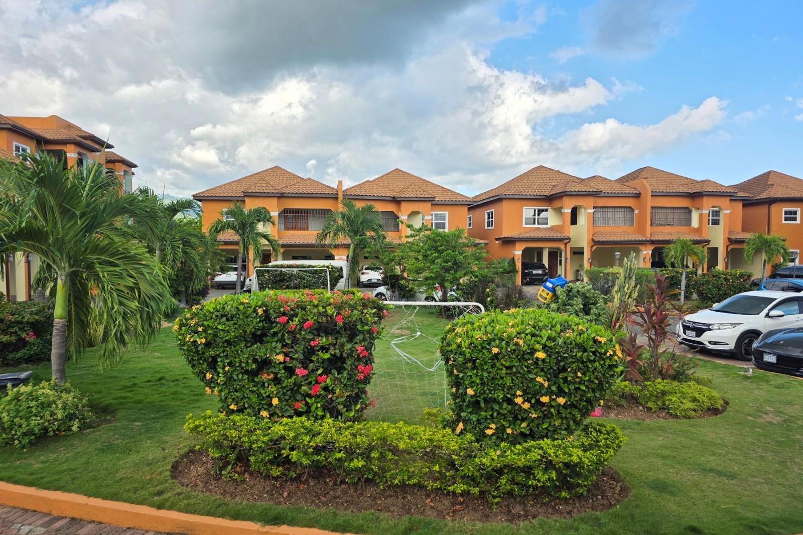 2 Bedroom Condo for Sale, 2-50-52 Sandhurst Crescent, Liguanea, Kingston, Jamaica — photo 3