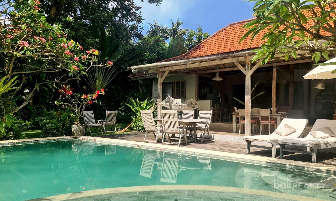 Traditional Boho Chic 5 Bedroom Villa With Tropical Scenery In Canggu — photo 1