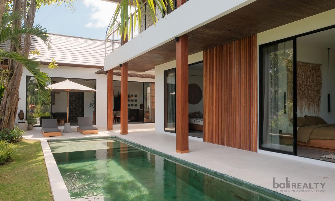 Spacious Tropical Four-Bedroom Villa Near Tanah Lot with Rice Field Views - 2940 — photo 1
