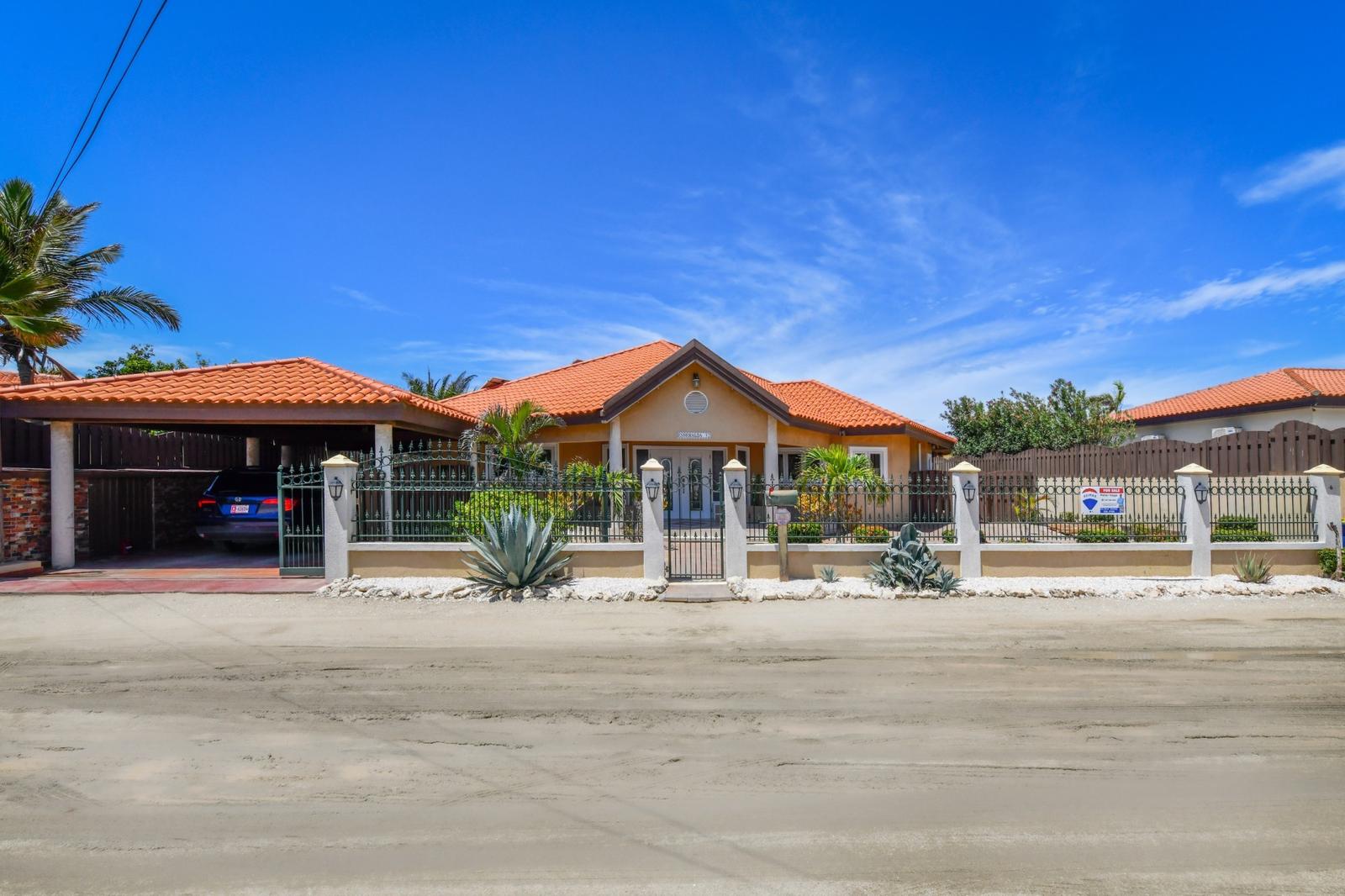 4-bedroom villa in West Punt, Aruba — photo 1