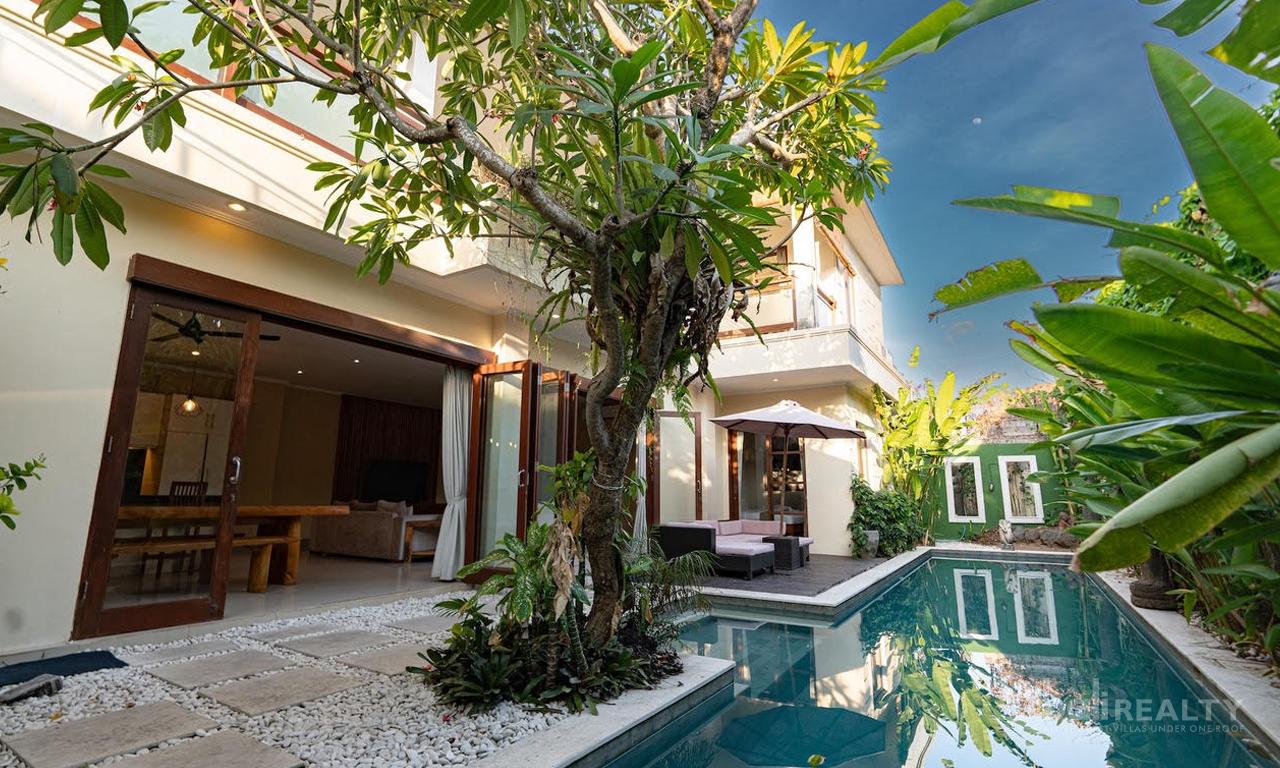 Six-Bedroom Villa in Prime Legian Location — photo 1
