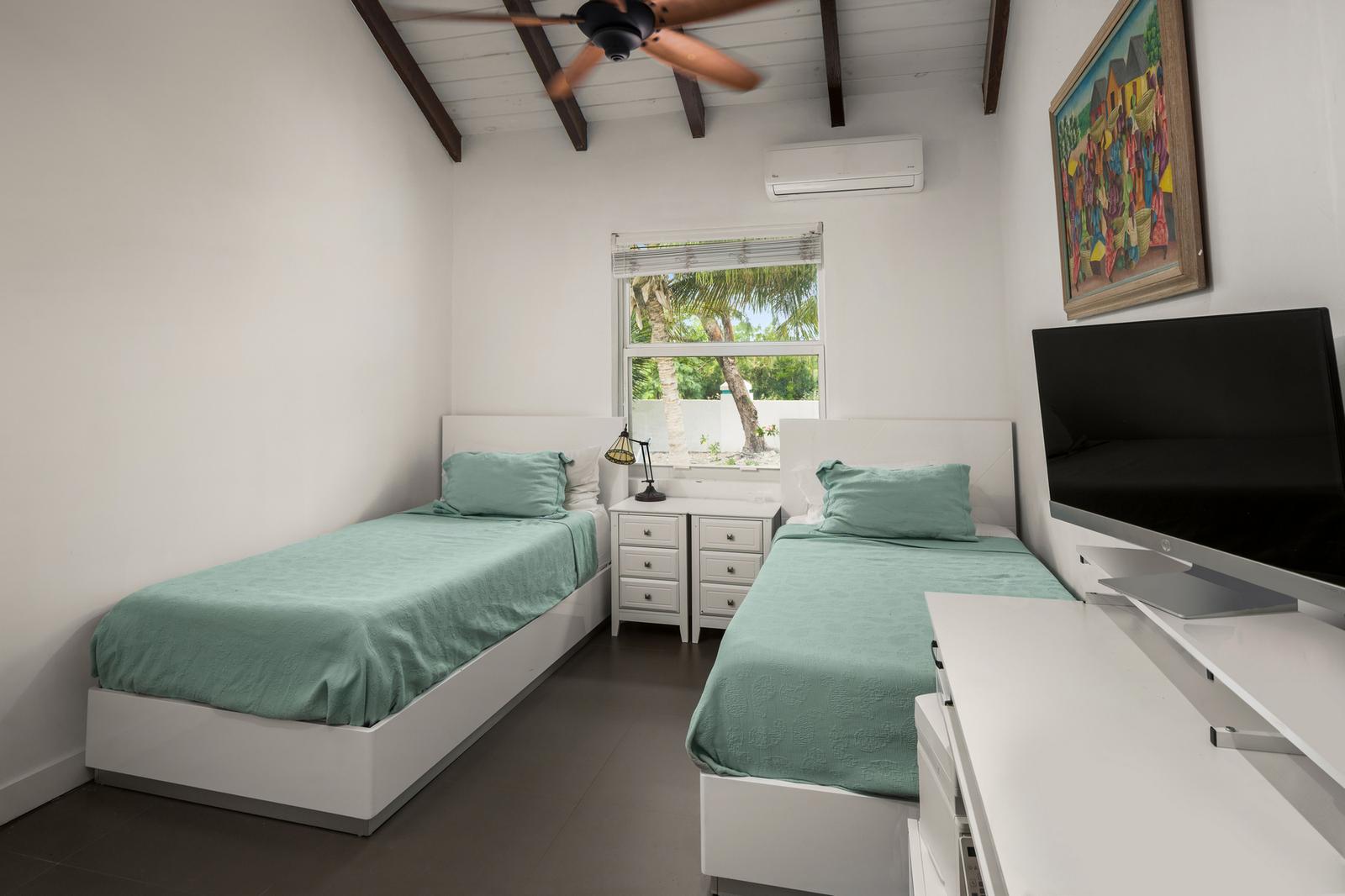 5 Bedroom Multi-Family Property for Sale, Kakeka Street, Grace Bay, Providenciales, Turks & Caicos — photo 5