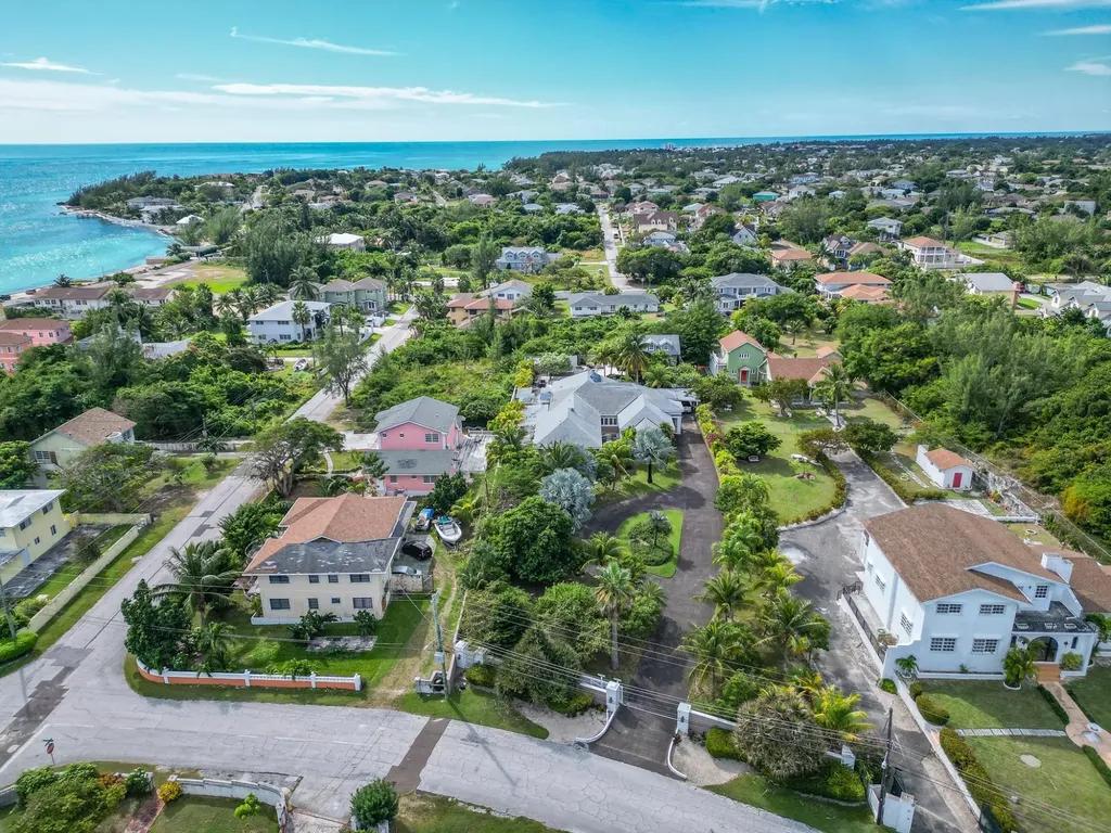 6-bedroom house in Winton Terrace, Paradise Island — photo 1