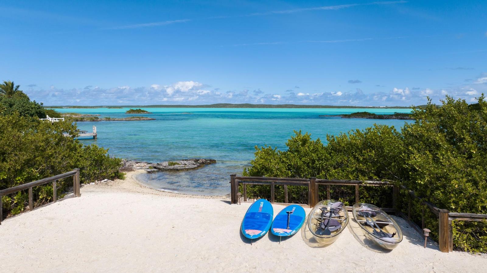 4-bedroom villa in Chalk Sound, Turks and Caicos Islands — photo 3