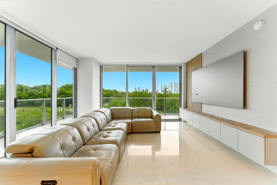North Miami Beach 3BR Oceanview Condo — photo 2