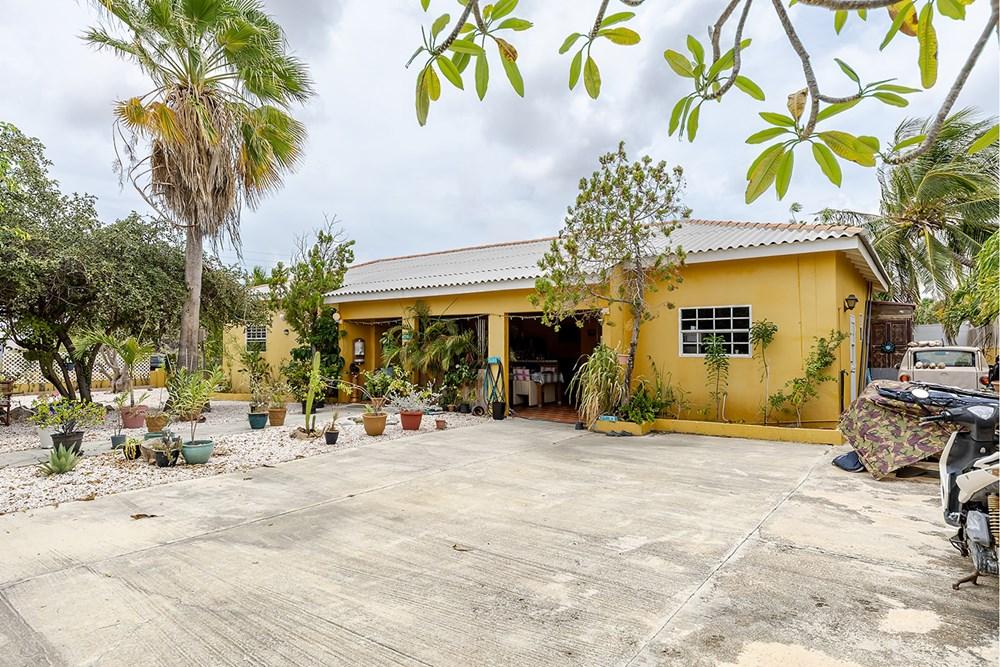 4 Bedroom Property for Sale, Kaya Jupiter 16, Belnem, Bonaire — photo 1