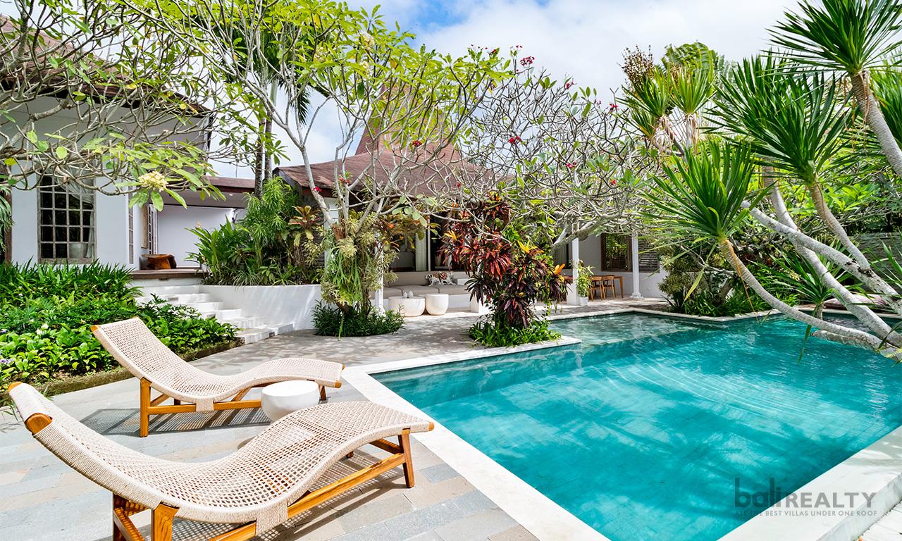 Spacious 5-Bedroom Joglo Villa with Long Lease in Buduk, Bali — photo 1
