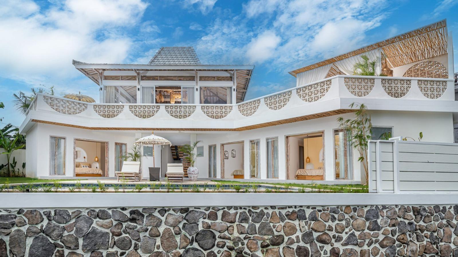 Sunset Villa in Pererenan, Bali — photo 1