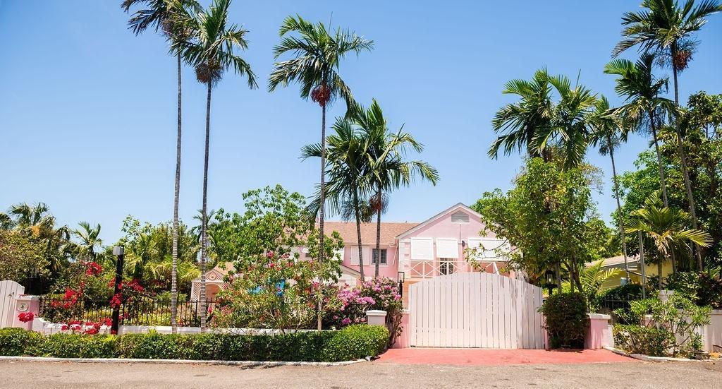 5 Bedroom Residence for Sale on SUNSET DRIVE — photo 2