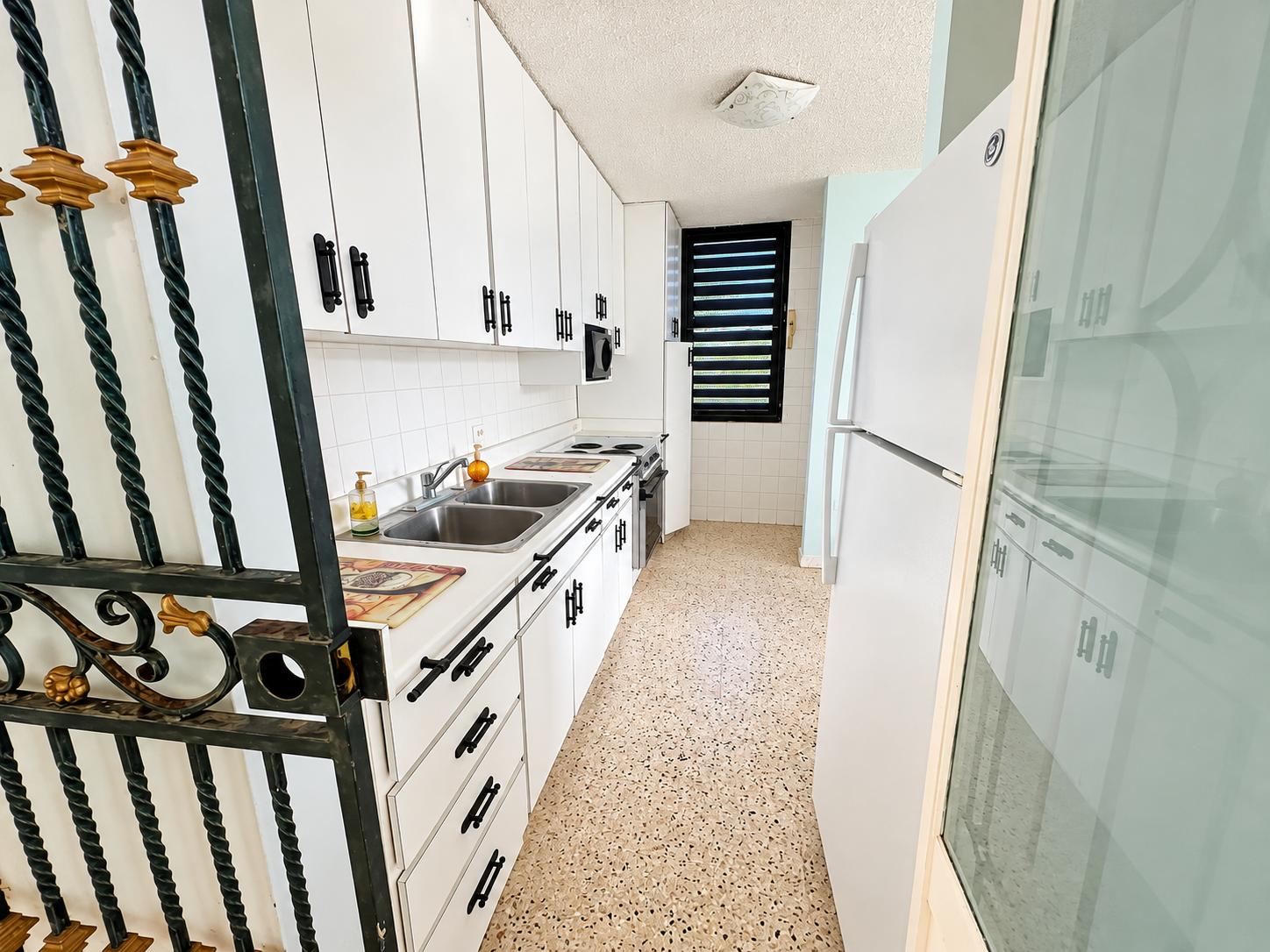 Ocean Views & Excellent Investment Opportunity in Luquillo! | Vilomar 8 Condominium — photo 4
