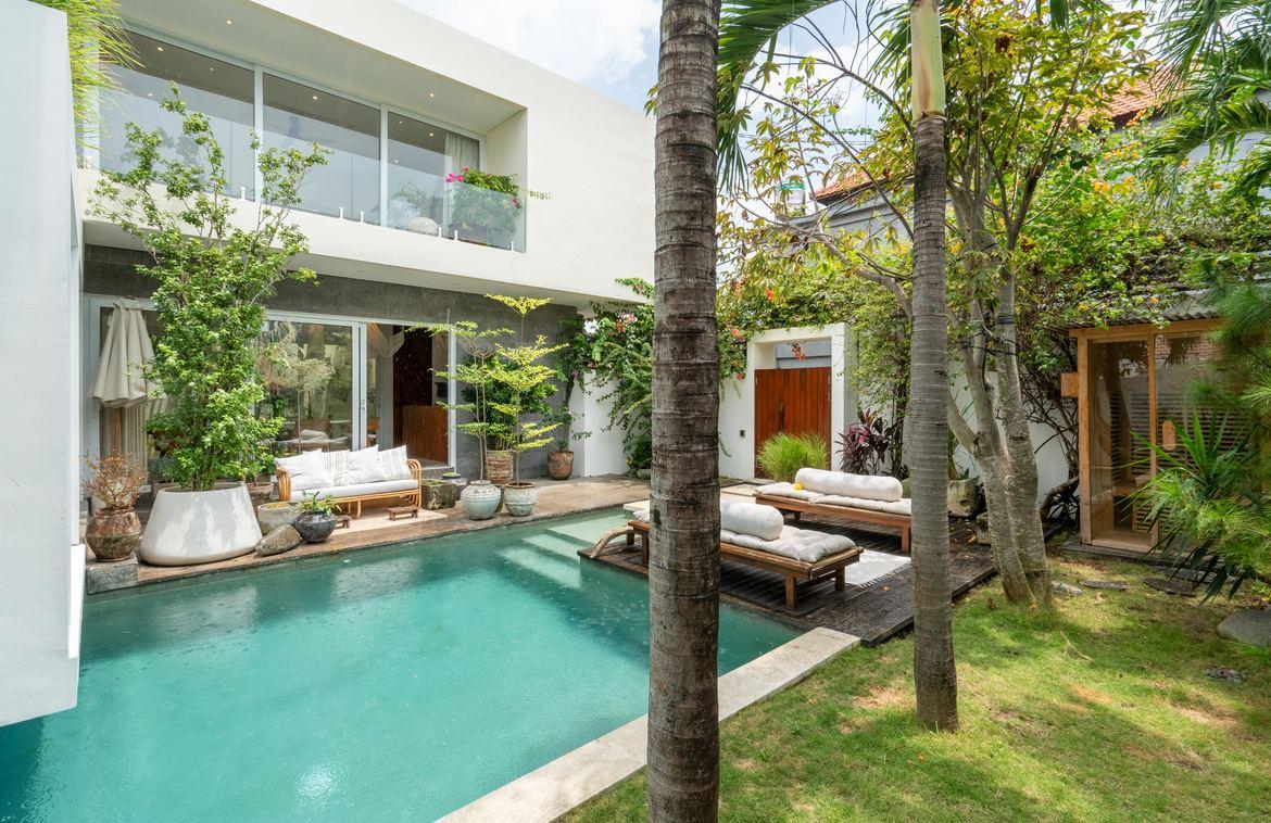Stylish Tropical Retreat Steps from Bumbak’s Main Street in Kerobokan, Bali, Indonesia — photo 2
