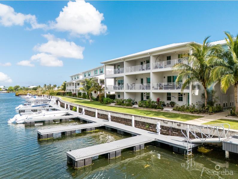 Periwinkle Canal-Front 4BR Condo — photo 1