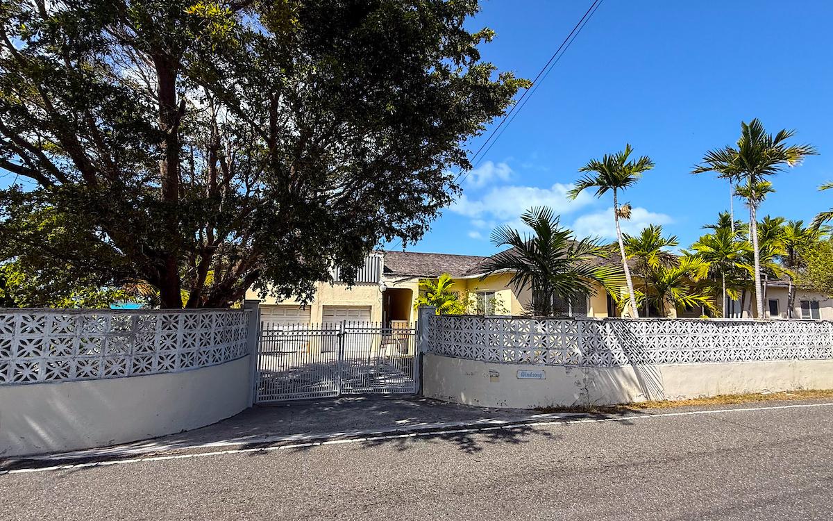 3 Bedroom Waterfront Property for Sale, Eastern Road, New Providence, Bahamas — photo 4