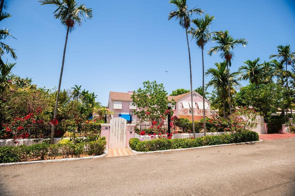 5 Bedroom Residence for Sale on SUNSET DRIVE — photo 4
