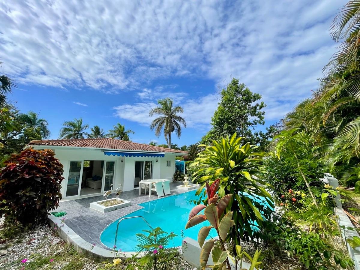 Charming Tropical Villa in a Peaceful Gated Community - Living Surrounded by Nature — photo 5