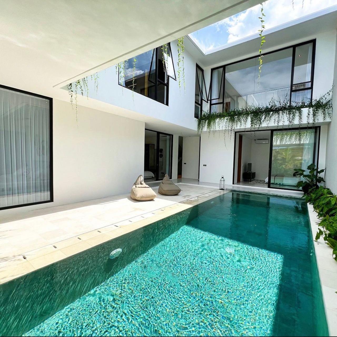 4 bedroom villa for rent in Pererenan, Bali, Indonesia — photo 1